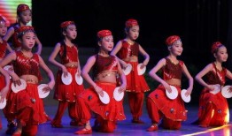 吃瓜体育生和舞蹈室1v1,校园风云对决